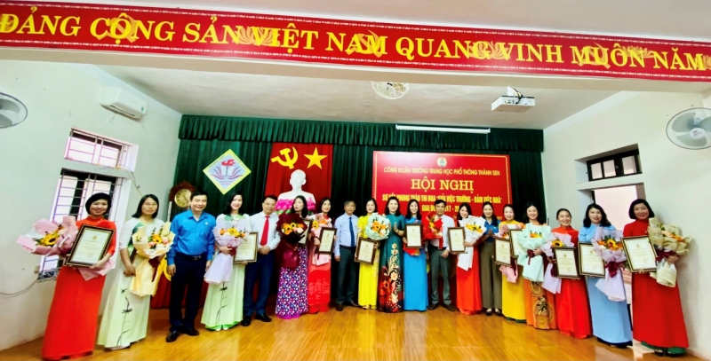CĐ Trường THPT Thành Sen: Sơ kết phong trào thi đua “Giỏi việc nước - Đảm việc nhà”